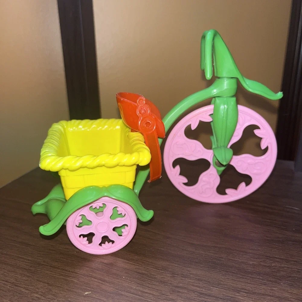 Strawberry Shortcake accessory  Tricyle w basket &‎ RED SEAT Vintage